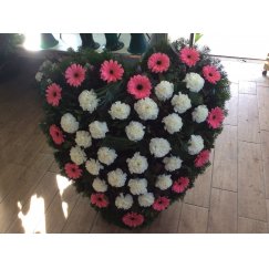 99. Szív alakú álló koszorú gerbera, szegfű