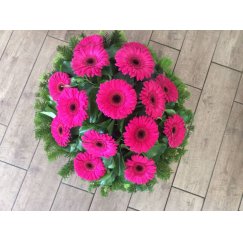 41. Fekvő koszorú gerbera -fehér , sárga, piros, rózsaszín és vegyes színben is kérhető 