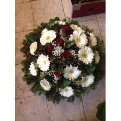 78. Fekvő koszorú gerbera, rózsa, rezgő