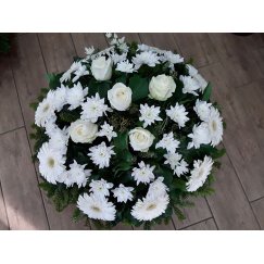 81. Fekvő koszorú gerbera, krizantém, rózsa