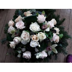 95. Fekvő koszorú rózsa, szellőrózsa, orchidea