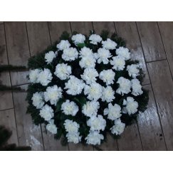 97. Fekvő koszorú szegfűfehér, piros, rózsaszín és piros-fehér cirmos szegfűvel is kérhető