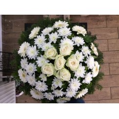 111. Fekvő koszorú gerbera, krizantém, rózsa