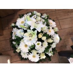 118. Szellörózsa, gerbera, rózsa - tiszta fehér színű fekvö koszorù vegyes színű gerberával is kérhető